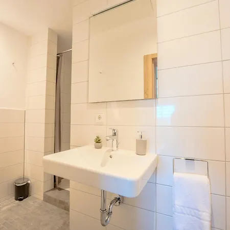 Juli-Homes - Self Check-In Studios Mit Kueche Am Bodensee & Spieleland דירה מקנבורן