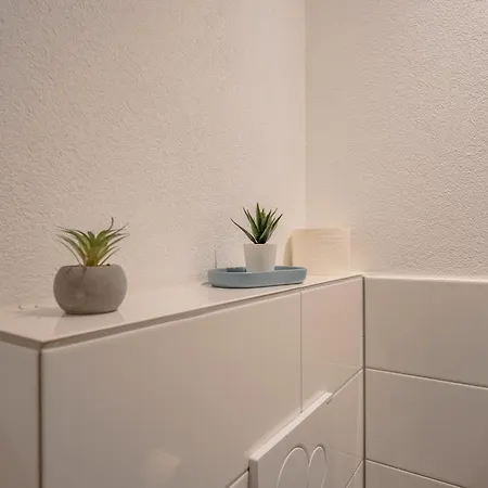 Juli-Homes - Self Check-In Studios Mit Kueche Am Bodensee & Spieleland מקנבורן