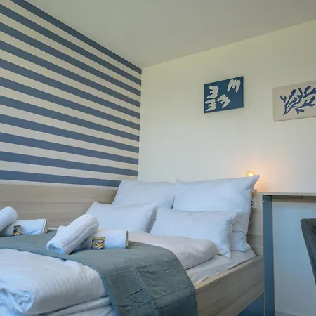 Juli-Homes - Self Check-In Studios Mit Kueche Am Bodensee & Spieleland דירה מקנבורן